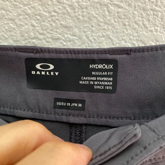 OAKLEY Hydrolix Hybrid Cargo 21 Shorts Men’s Size 28 Gray Color F0A404478 - Picture 2 of 3